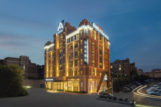 大连北站华南广场亚朵酒店