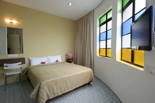 Swing & Pillows @ Grand Inn George Town Penang - 2-Star