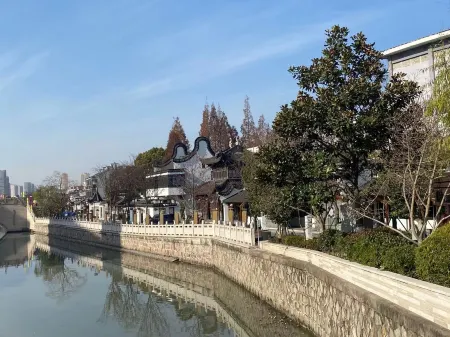 Homeinn (Shanghai Pudong Sanlin Metro Station) Отели рядом с достопримечательностью «Chongfu Daoyuan»