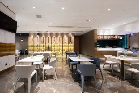 Atour Hotel Kunming International Convention and Exhibition Center