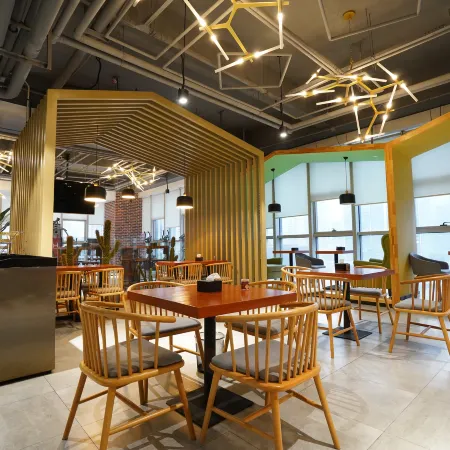 Maiwo Hotel (Zhengzhou East Railway Station Lianbang Building)