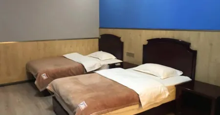 Shidian Hongyuan Hotel Отели рядом с достопримечательностью «Qingniu Baima Square»