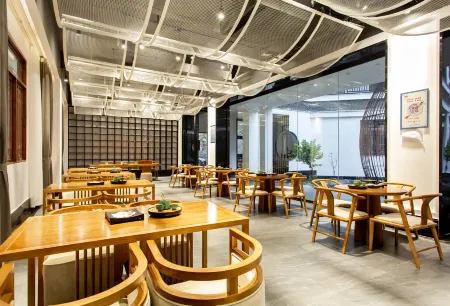 Xuanhan Jieyi Boutique Culture Hotel Отели рядом с достопримечательностью «Bashan Grand Canyon Luopan Peak»