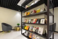 Orient river and city Hotel(Chongqing Jiefangbei Hongyadong store) - Mountain view