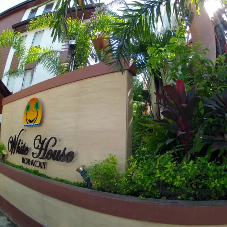 White House Beach Resort