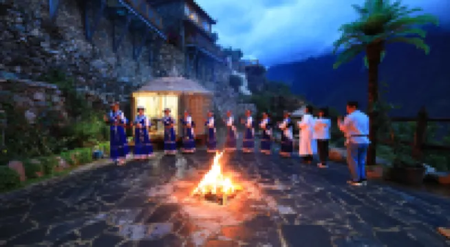 Tiger Leaping Gorge yachajiao Manor