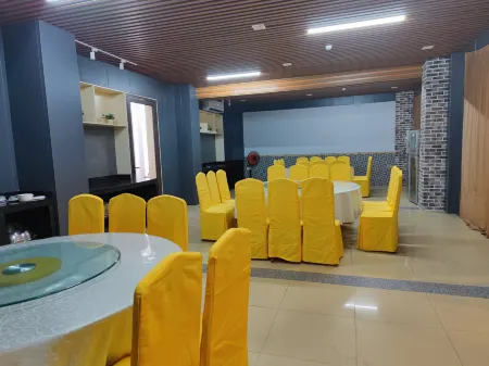 Sunshine Holiday Hotel（Beihai Silver Beach Beach Park） Отели рядом с достопримечательностью «Guilin University of Electronic Technology Beihai Campus»