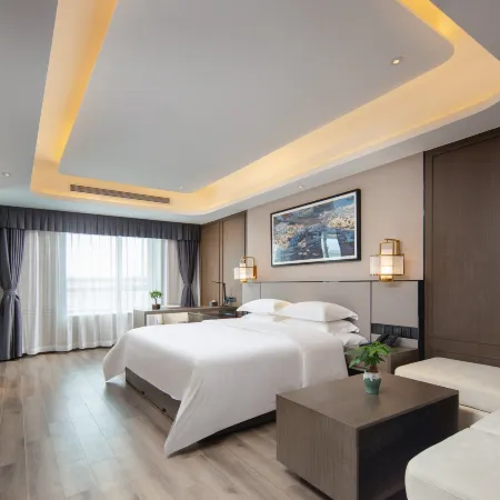 RoyalRae ZhongYiPengAo Hotel Отели рядом с достопримечательностью «Станция метро Wanshoulu»