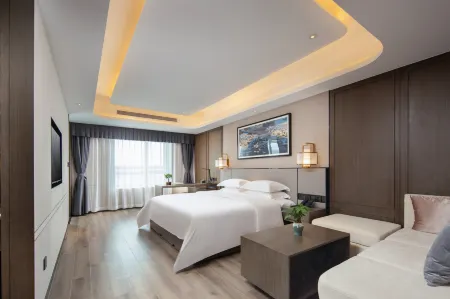 RoyalRae ZhongYiPengAo Hotel