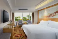 Vienna Hotel (Hezhou Lingfeng Square)