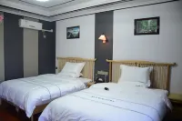 Xinhua Sanlianyu Mountain Wild Farmer Homestay - Mountain view
