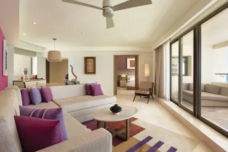 Hyatt Ziva Cancun Отели рядом с достопримечательностью «Плайя Тортугас»