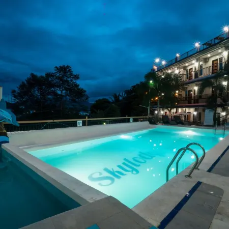 Skylodge Resort