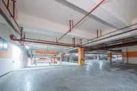 Banlan Hotel (Jiujiang Railway Station Wanda Plaza) - parking