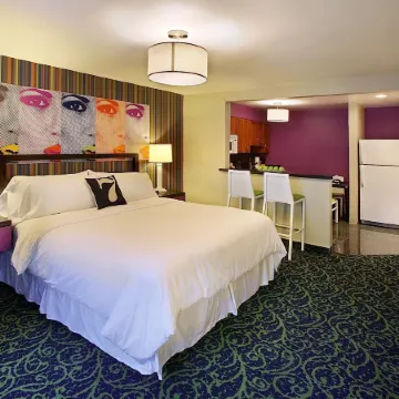 7 Springs Inn & Suites