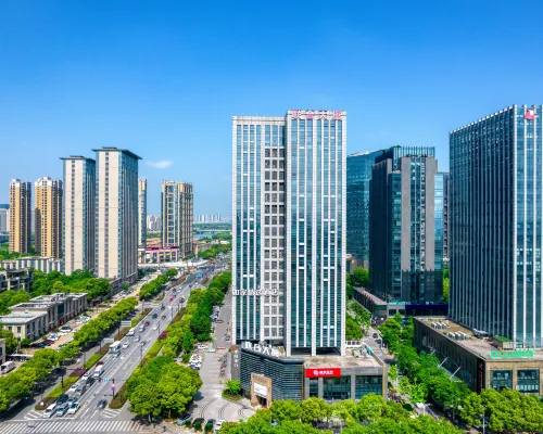 โรงแรมโฮมอินน์ พลัส (จิงหูซูหนิงพลาซ่า เส้าซิง) โรงแรมใกล้เฟิงหลิน