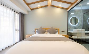 Anji Jiangnan Tianchi A Niujia Holiday Meisu