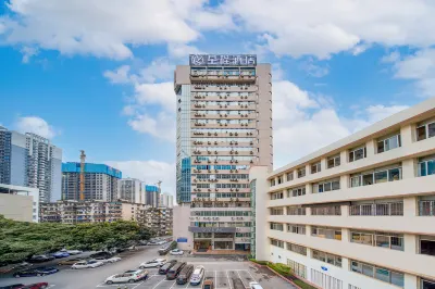 Starway Hotel (Nanning People's Park Jianzheng Road) فنادق في نان نينغ