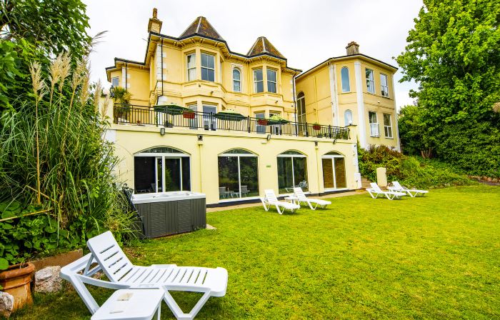 Crofton House Hotel