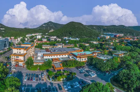 Shungeng Manor Отели рядом с достопримечательностью «Shandong Technician Institute Yanshan Campus»