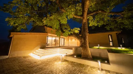 Yinju Xiangli Huapopo Homestay Отели в г. Цзыян