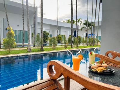 デラックスルーム(プール利用可) カタラッキー ヴィラ&プールアクセス プーケットの写真