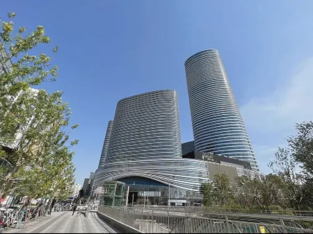 KNL· Skyview Hotel (Xuzhou Suning Plaza Store) Отели рядом с достопримечательностью «Pengcheng Square»