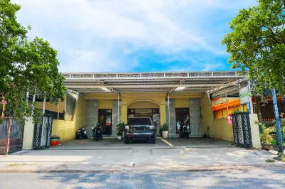 OYO Flagship 90723 Berlima Guest House Syariah Hotels in Pakis
