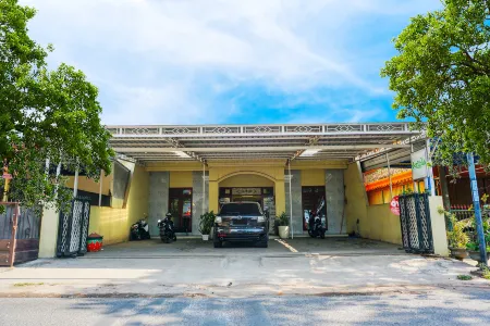 Flagship 90723 Berlima Guest House Syariah Отели рядом с достопримечательностью «RW Graha Valencia Pakis Malang»