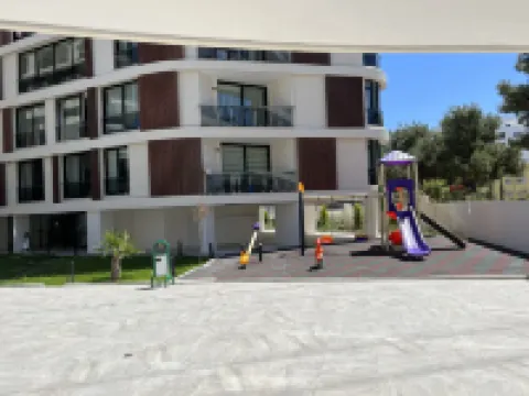 Spa, Gym, Pool, Netflix Included, Central