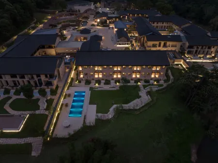 Xipo Longnan Weiwu Отели рядом с достопримечательностью «Binjiang Square»