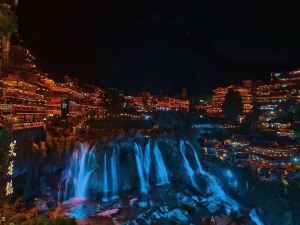 Linjiang Waterfall Viewing Inn