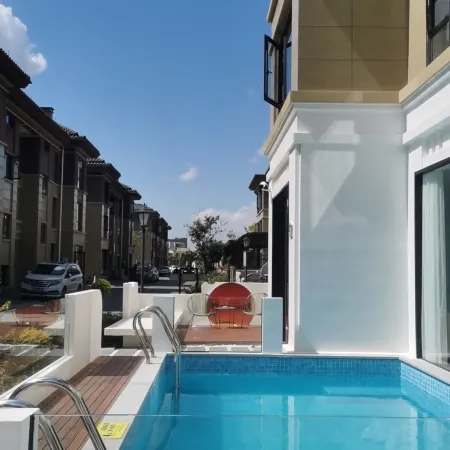 Time Beyond Pool & Sound Designer B&B (Guanyin Fajie Branch, Zhujiajian Wugongshi Pier)
