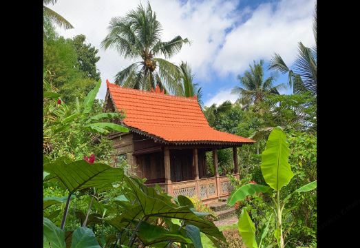 Villa Kepuh 정원