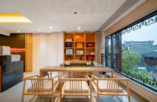 Kechao Light Luxury Hotel (Fenghuang Ancient City Scenic Area Hongqiao Branch)