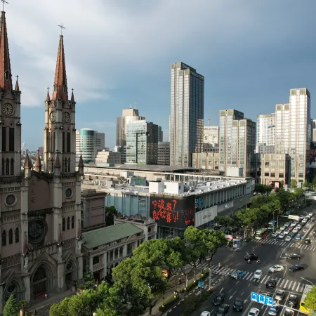 Ningbo Huayingyue Hotel (Tianyi Square City God Temple Commercial Pedestrian Street Store)