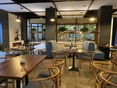 MiLan Junting Hotel Отели рядом с достопримечательностью «China’s Kingdom of Root Carving»