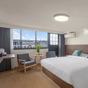 Floral Hotel·Xiyue Yaju Homestay (Nanmen Branch of Nanxun Ancient Town Scenic Area)