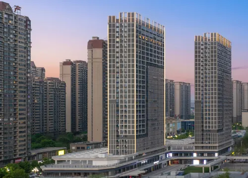 Huantang Movie Homestay (Zhumadian High-Speed Rail West Station)