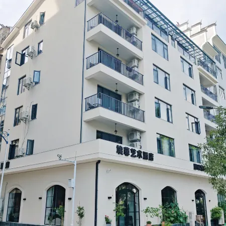 Eiffel Art Hotel