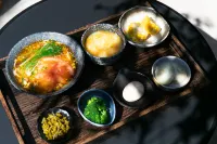 Shangri-La Half View Vacation Homestay (Near the Giant Prayer Wheel, Dukezong Ancient City)