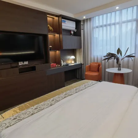 Huayun Hotel