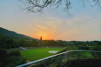 Yueyang Huajian Fengqi Homestay (Dongting Lake Chinese Giant Panda Garden) - Mountain view