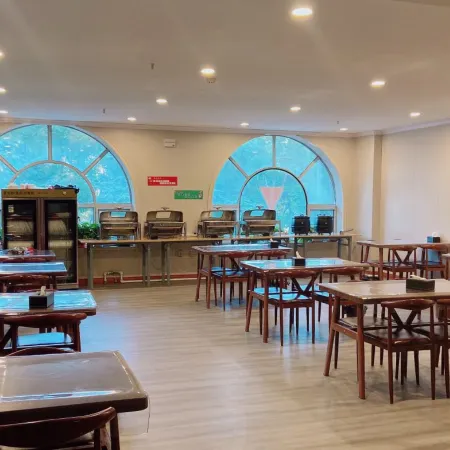 Peace Hotel (Korla Petrochemical Avenue)