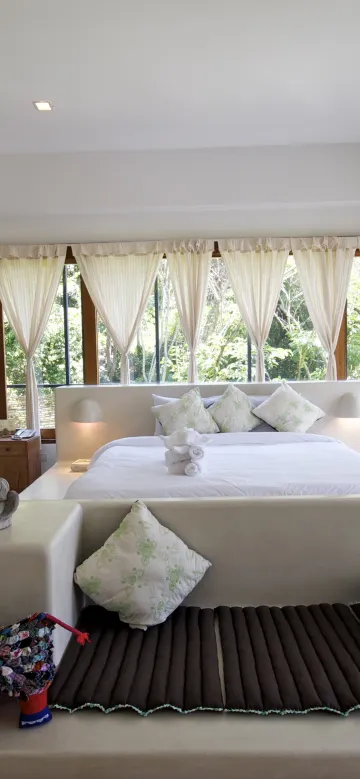 พูลใกล้ลำธารสวีทพร้อมระเบียง