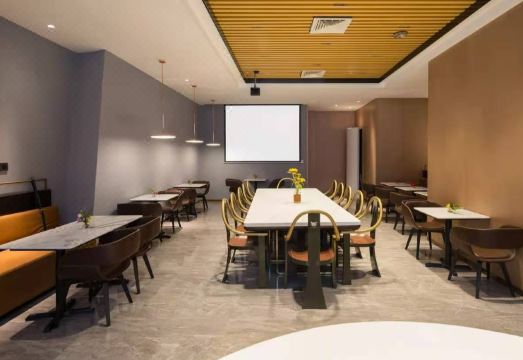 2. 선전 베이 조이..