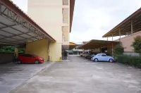 Jirasin Hotel & Apartment - Bãi đậu xe