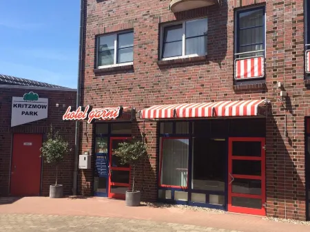 Hotel Rostock West im Kritzmow Park Отели в г. Затов