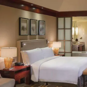 Hilton Qingdao Golden Beach Отели рядом с достопримечательностью «Пляж Голден-Бич»