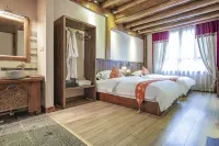 Shangri-La Zedanwangmu Cangbieyuan (Dukezong Ancient City Moonlight Square Branch)